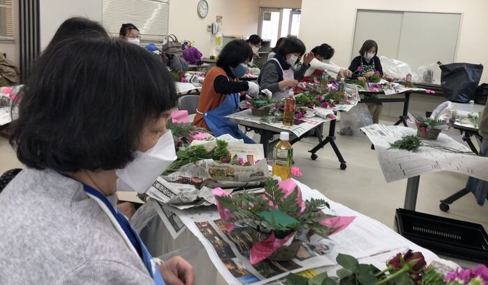 ならやまコープ委員会:バレンタインのフラワーアレンジメント講習会