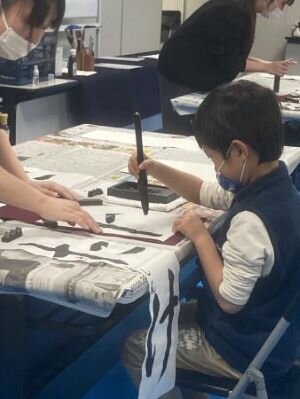 奈良東コープ委員会：冬休み子ども企画“書き初め”のための習字教室
