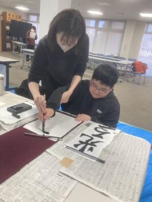 奈良東コープ委員会：冬休み子ども企画“書き初め”のための習字教室