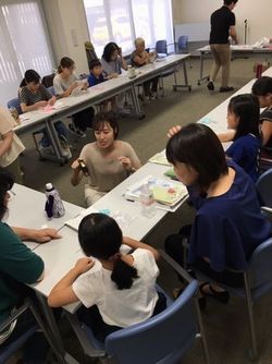 大宮コープ委員会:夏休み企画 天然石を使ってアクセサリーを作りました♪