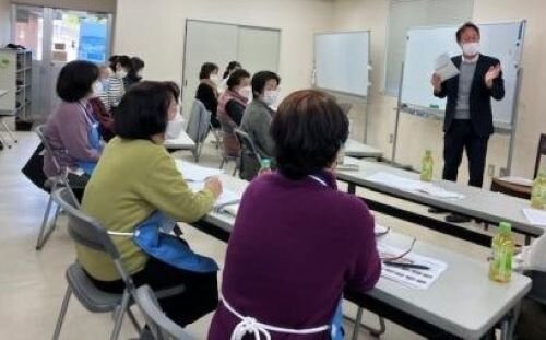 ならやまコープ委員会:(株)ニッキーフーズの試食学習会 さまざまな商品を味わいました