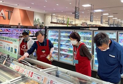 西大和コープ委員会:組合員ひろばで“コープ商品試食会”