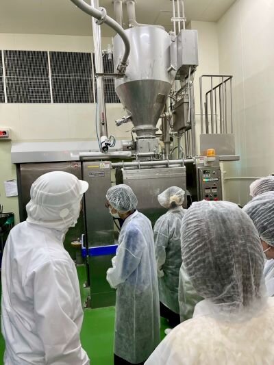 大宮コープ委員会:「CO・OPブラウンサーブロール」でおなじみ巽製粉(株)のパン工場を見学