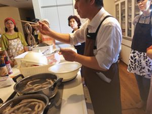 天理南コープ委員会:ウインナーを手作りして、作って食べる楽しさを知ろう!