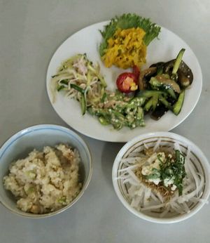 御所コープ委員会:いろんな野菜をサラダに!手作りドレッシングで美味しく♪