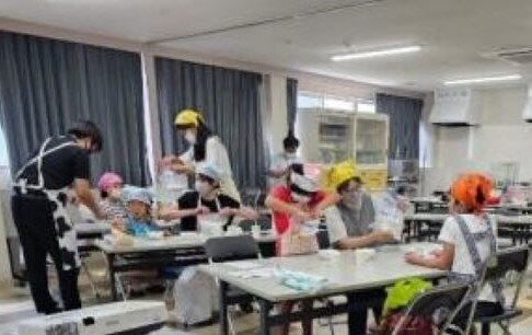 斑鳩・安堵コープ委員会：大山乳業の学習会でアイスクリームを作りました