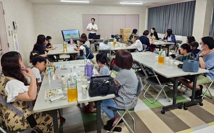 斑鳩・安堵コープ委員会：「きのこの学習会」でエリンギのもぎ取りも体験しました