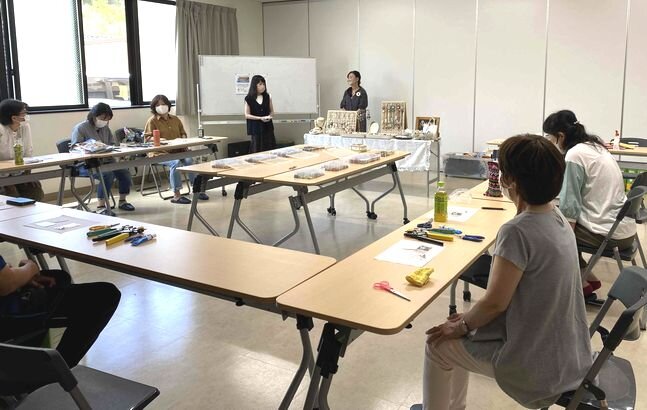 郡山西コープ委員会：花形レザーで“バッグチャーム”を作りました