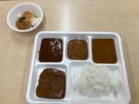 香芝西コープ委員会:ヤマモリ(株)の試食学習会 レトルトカレーの食べ比べをしました