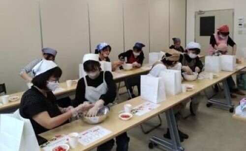 高田コープ委員会:㈱若草食品の学習会 こんにゃく作りを体験しました