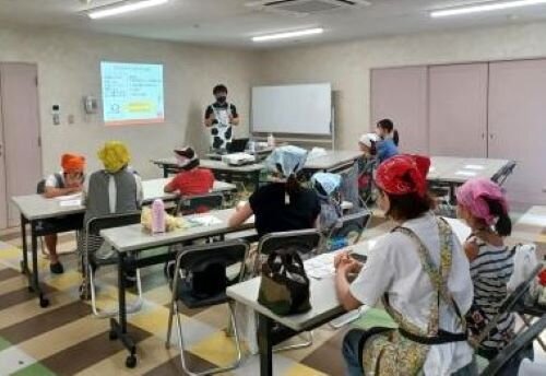 斑鳩・安堵コープ委員会：大山乳業の学習会でアイスクリームを作りました