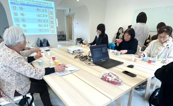橿原東コープ委員会：食品添加物の学習会　味覚チェックと手洗い体験もしました