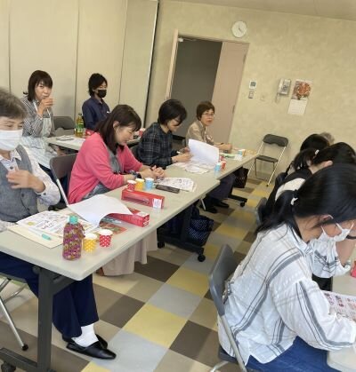 王寺コープ委員会:ホクト(株)の学習会 きのこのもぎとり体験もしました