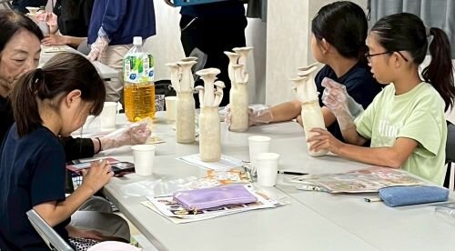 斑鳩・安堵コープ委員会：「きのこの学習会」でエリンギのもぎ取りも体験しました