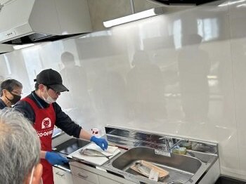 自分みがき講座「男のまなび塾」第6期第6回：「ならコープ鮮魚部門チーフによるさかなのさばき方教室・閉講式」を開催しました