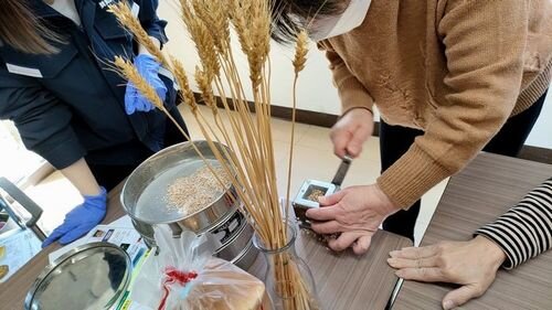 吉野コープ委員会:フローベルのパンの学習会と手ぬぐいで“あずま袋”作り