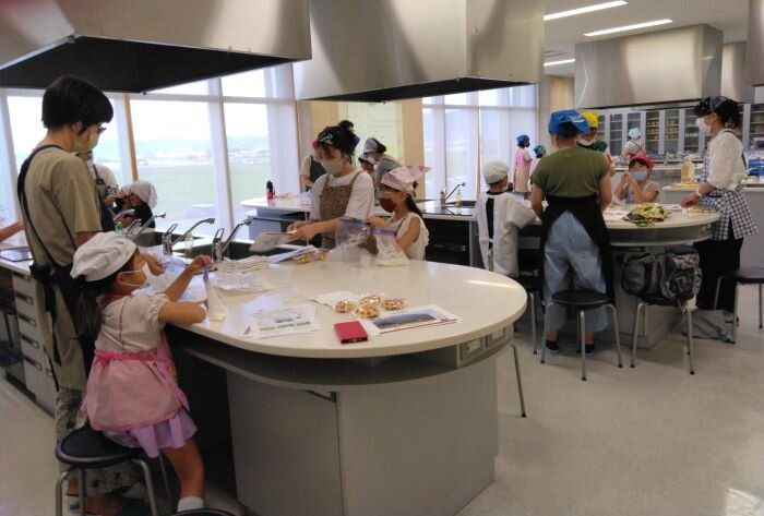 天理南コープ委員会:大山乳業農業協同組合の学習会 アイスクリームを作りました