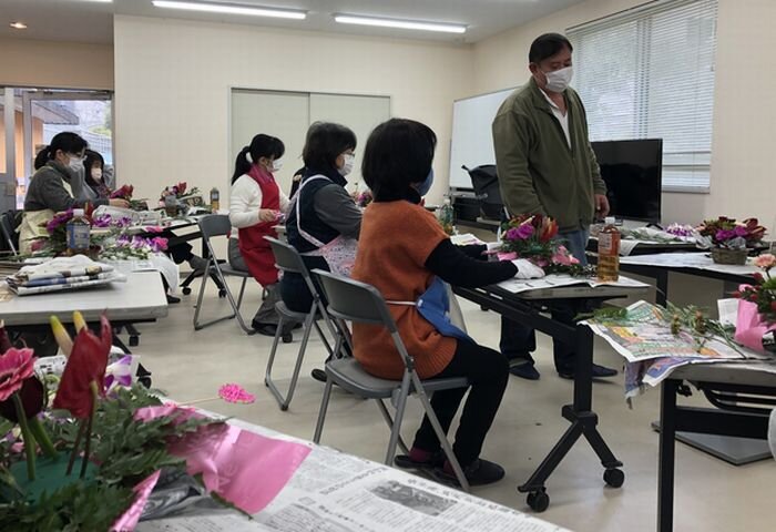 ならやまコープ委員会:バレンタインのフラワーアレンジメント講習会