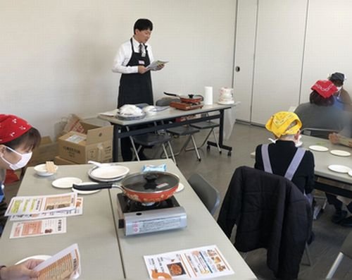 橿原南コープ委員会:イートアンド(株)学習会で羽根つき餃子を焼きました!