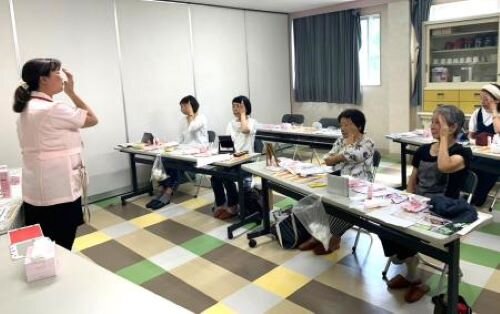 中エリア委員会:「CO・OPフリーリア」の学習会とセルフ小顔マッサージ