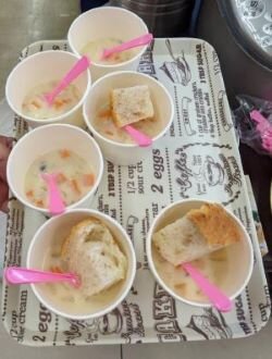 中エリア:コープいまごでシチューとパンの試食を提供