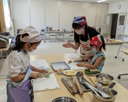 葛城コープ委員会:夏休み親子料理教室!季節の野菜で作りました