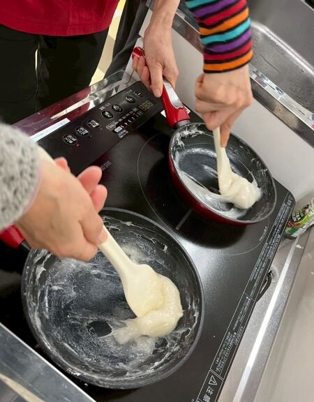 斑鳩・安堵コープ委員会：柿の葉ずしの葉巻き体験とくずもち作り