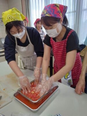 天理南コープ委員会:治道トマトのハウス見学とケチャップ作り体験